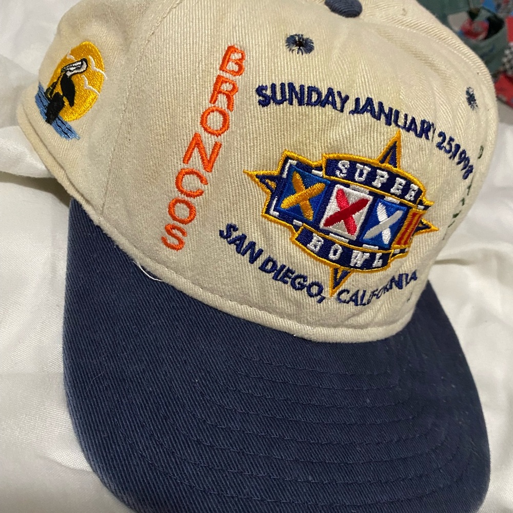 1998 SUPERBOWL STADIUM EXCLUSIVE HAT SLIGHT STORAGE STAIN ON THE BACK